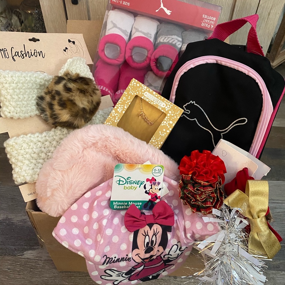 Disney Puma Christmas Gift Box Set - Picture 8 of 14
